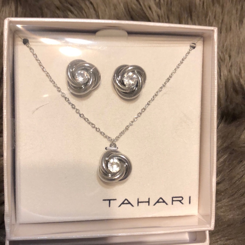 Tahari NK & EAR